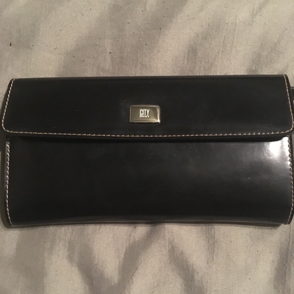 NWOT DKNY wallet